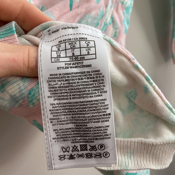 Guess Spring Back Scoop Top, S - Picture 13 of 13